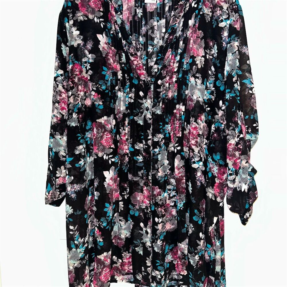 American Rag Women's 3X Floral Long Sleeve V-Neck shirt/tunic Multicolor